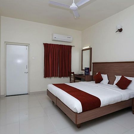 Oyo 4104 Surya Villa Пюн Екстериор снимка