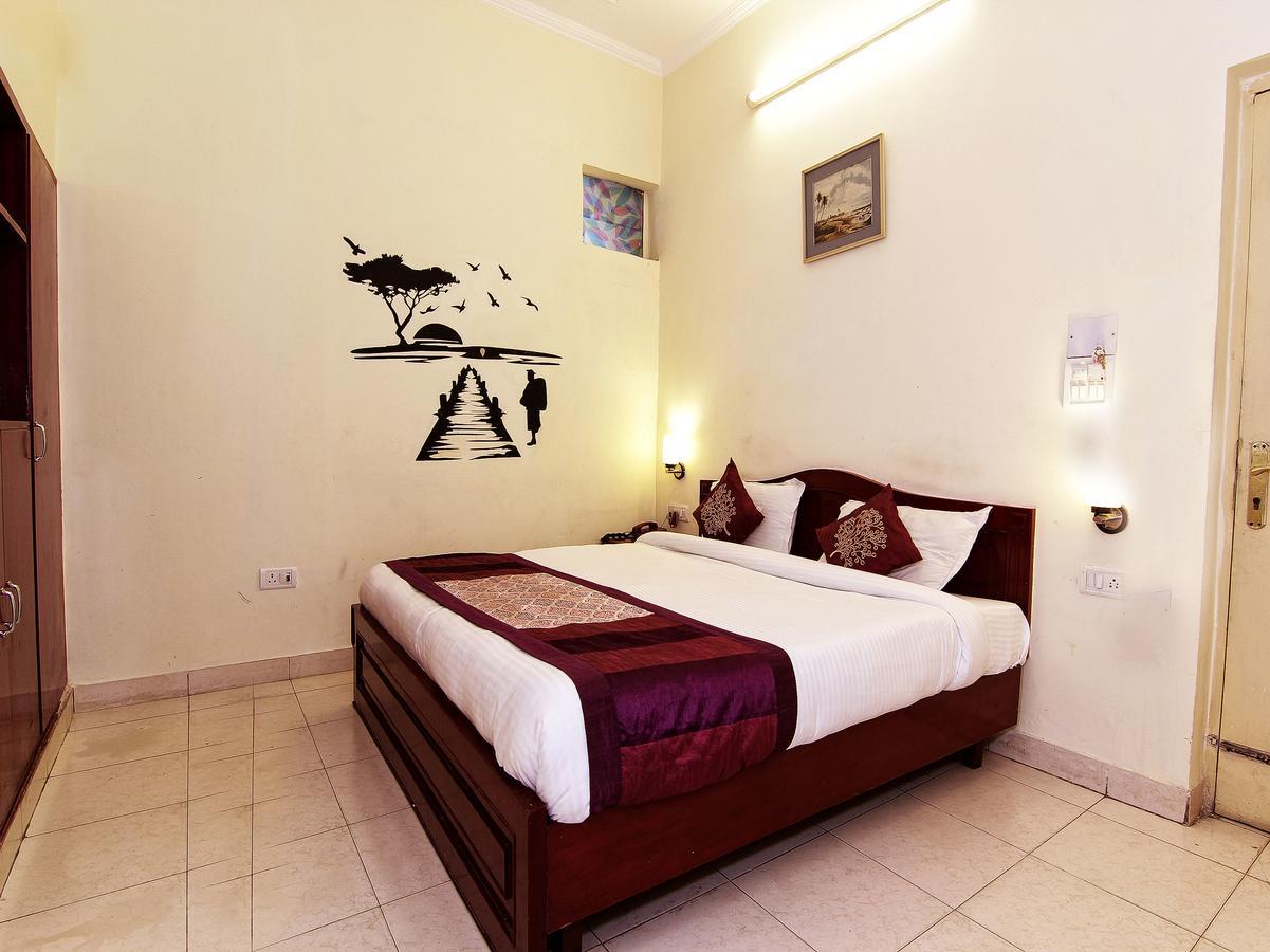 Oyo 4104 Surya Villa Пюн Екстериор снимка