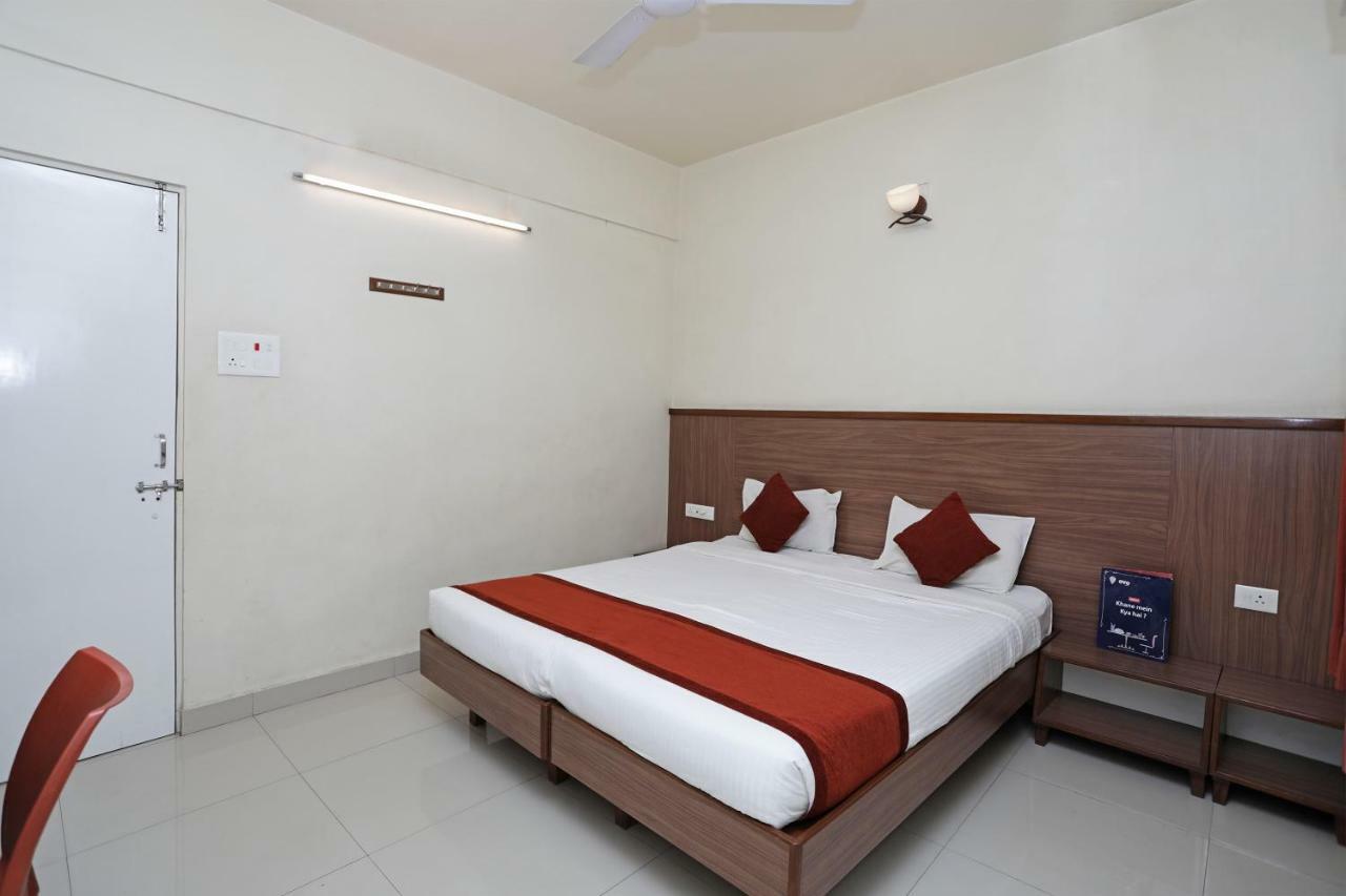 Oyo 4104 Surya Villa Пюн Екстериор снимка