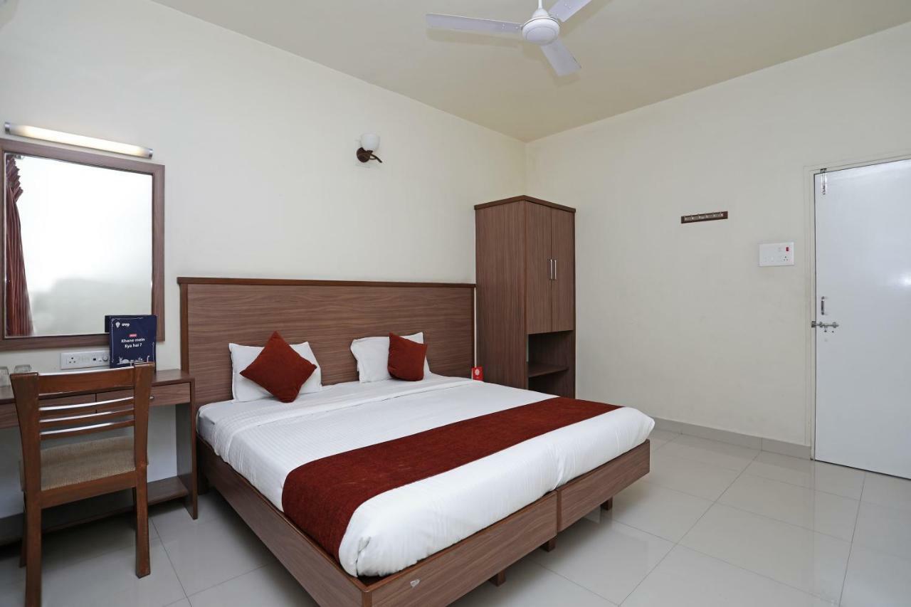Oyo 4104 Surya Villa Пюн Екстериор снимка