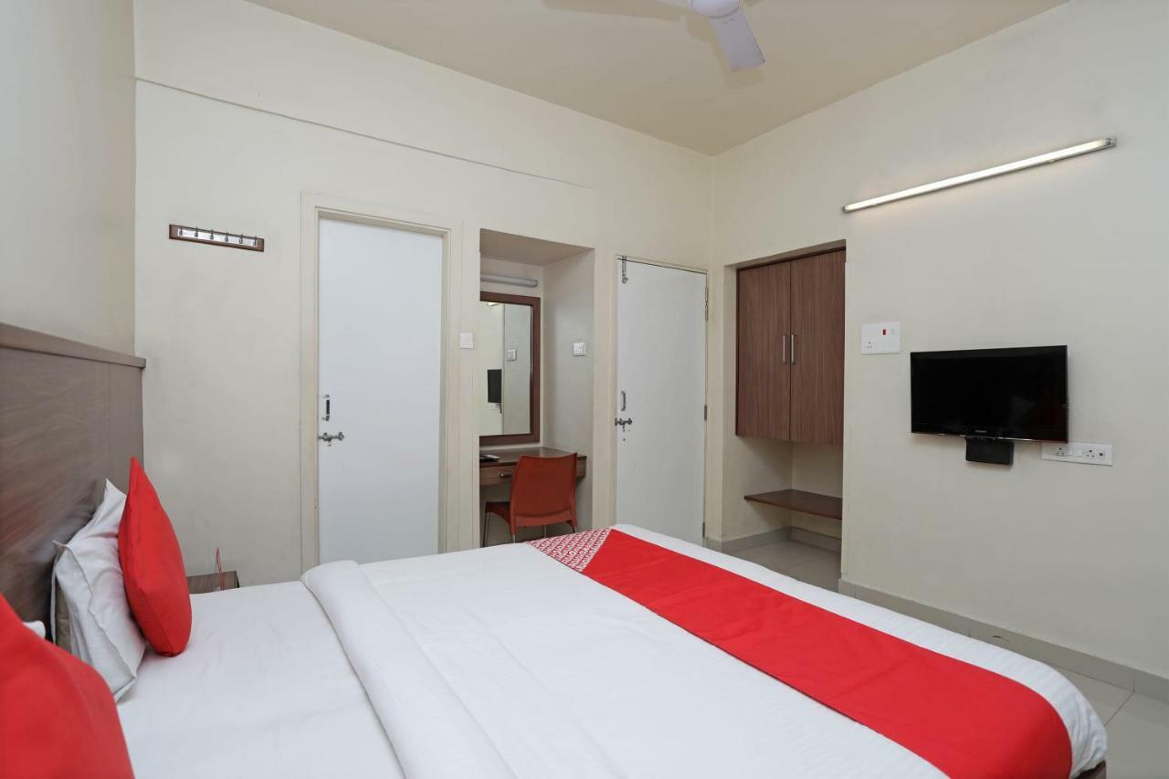 Oyo 4104 Surya Villa Пюн Екстериор снимка